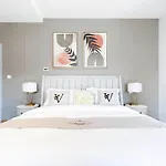Luxurious 3B- Maid Room With Breathtaking Views In Jbr